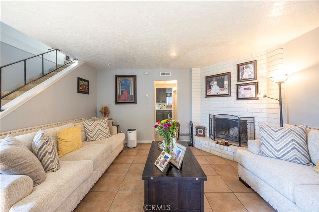 1038 N Sacramento Avenue