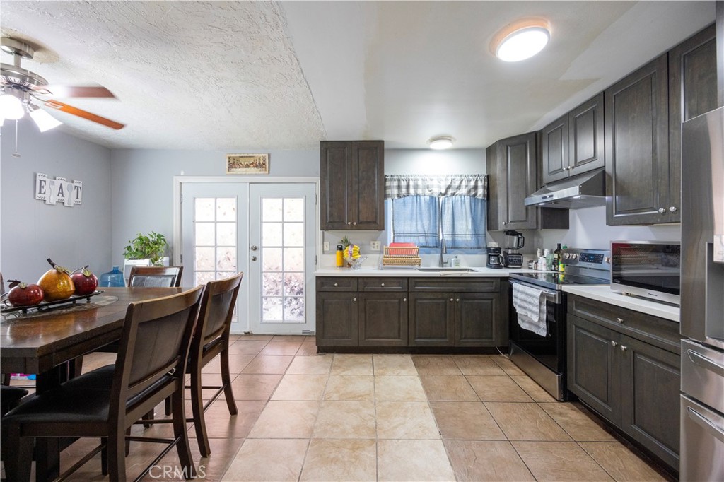 1038 N Sacramento Avenue