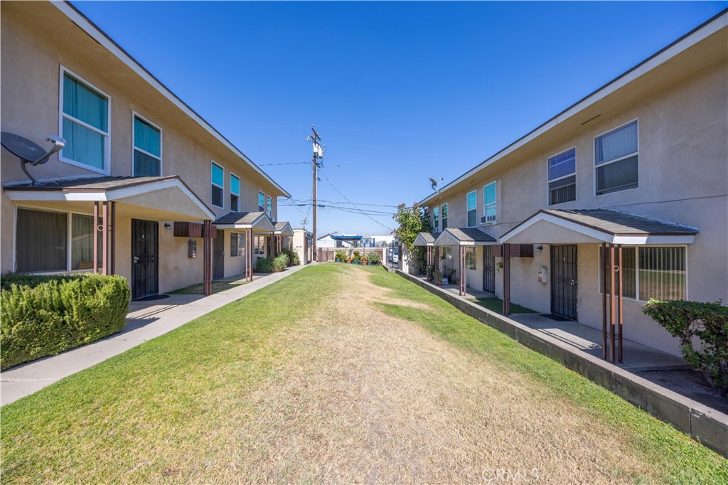 1038 N Sacramento Avenue