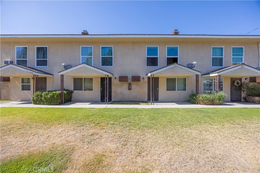1038 N Sacramento Avenue
