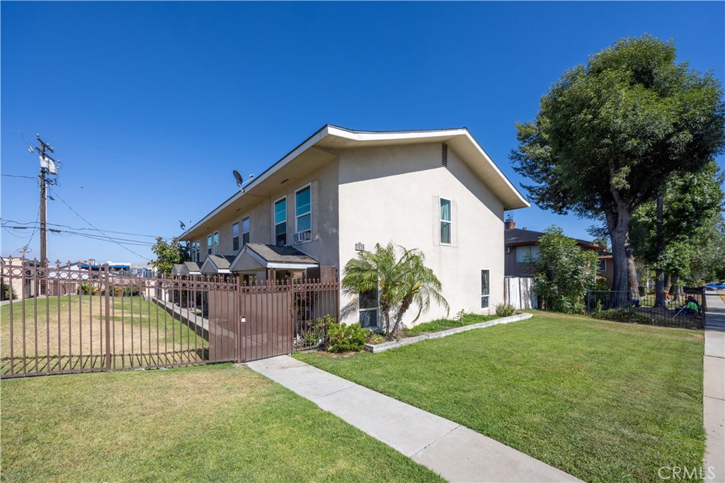 1038 N Sacramento Avenue