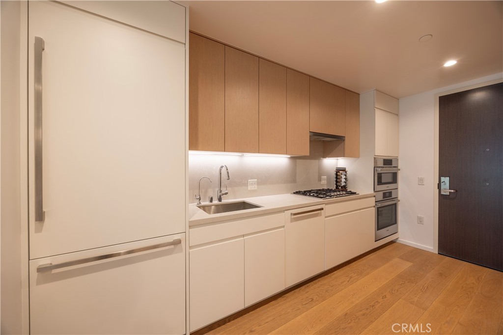 877 Francisco Street 1622