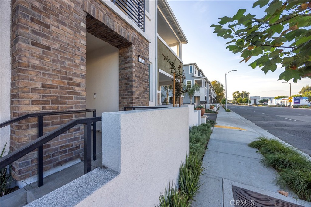 1626 W Cameron Avenue