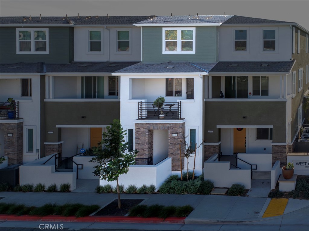 1626 W Cameron Avenue