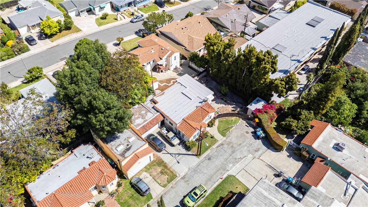 907 E Mountain View