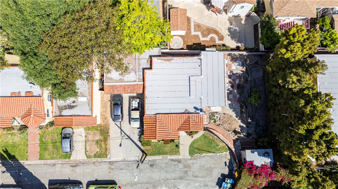 907 E Mountain View