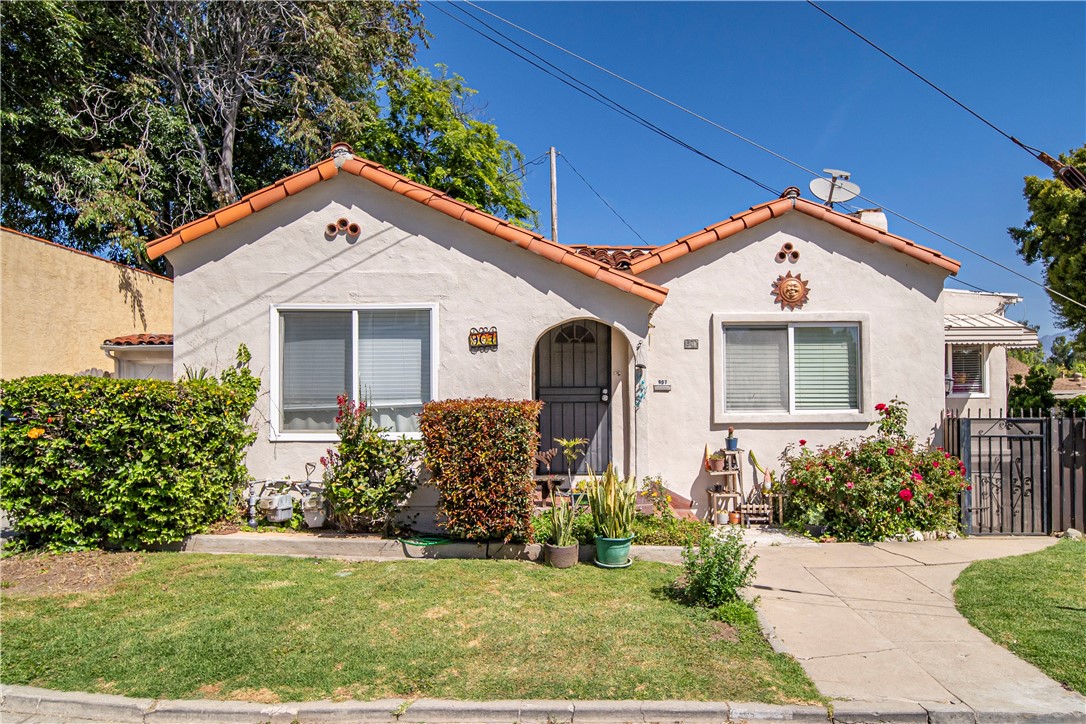 907 E Mountain View