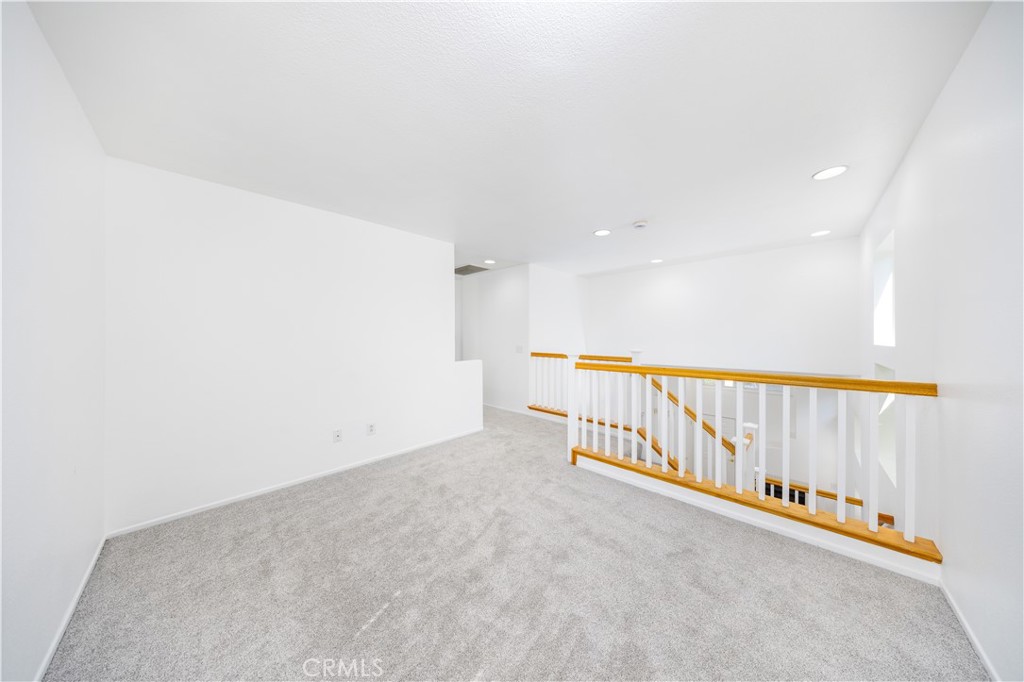 2737 Calle Luna