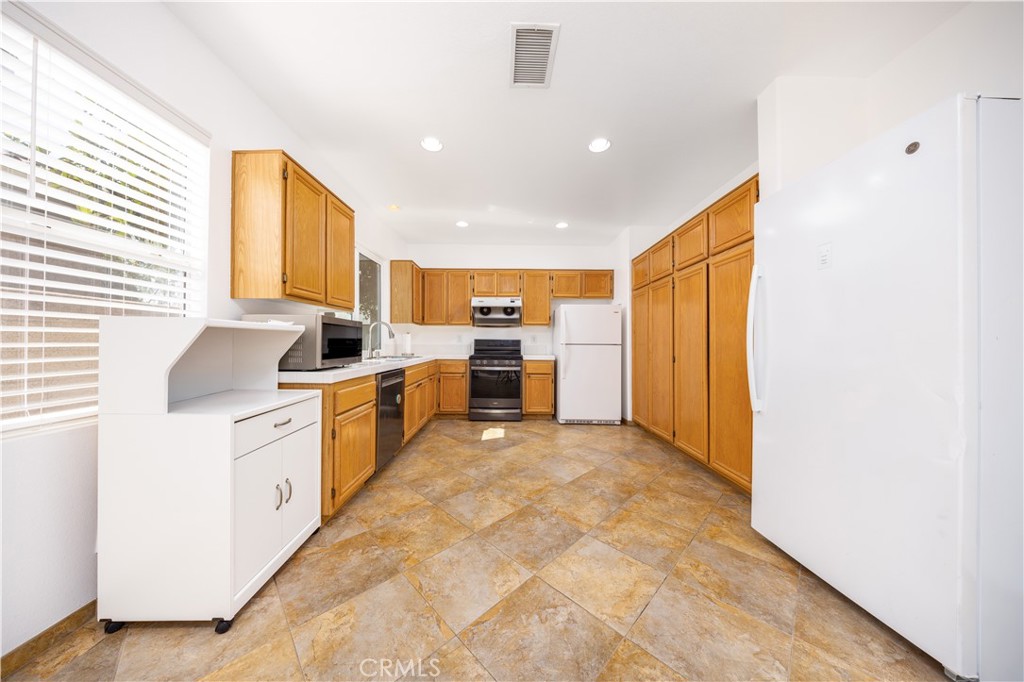 2737 Calle Luna