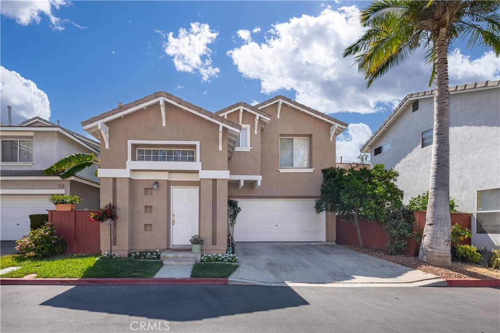 2737 Calle Luna