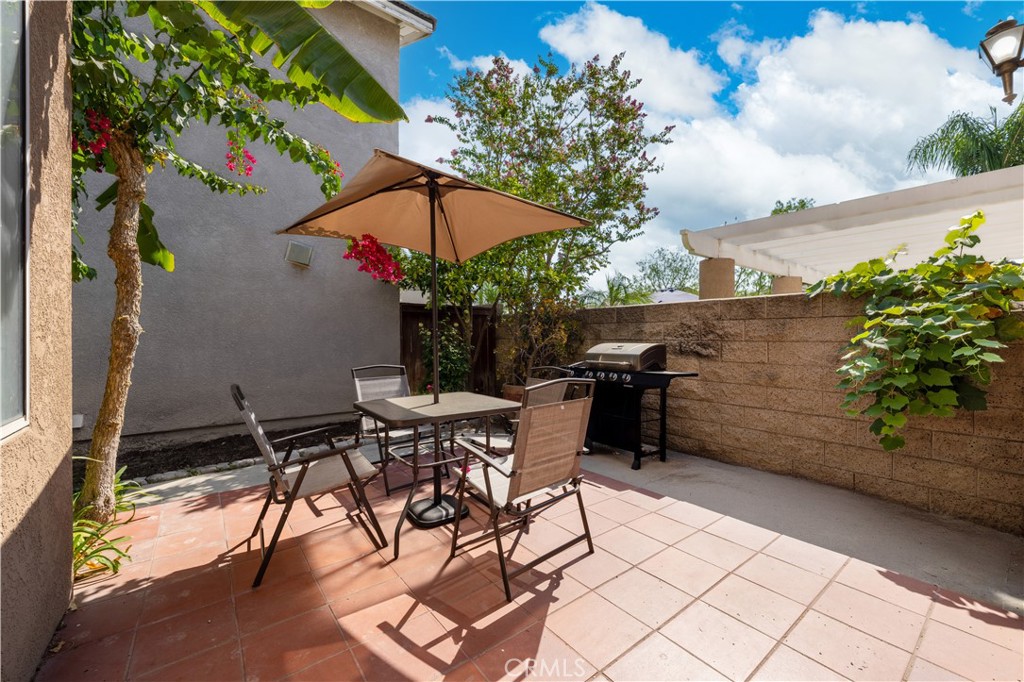 2737 Calle Luna