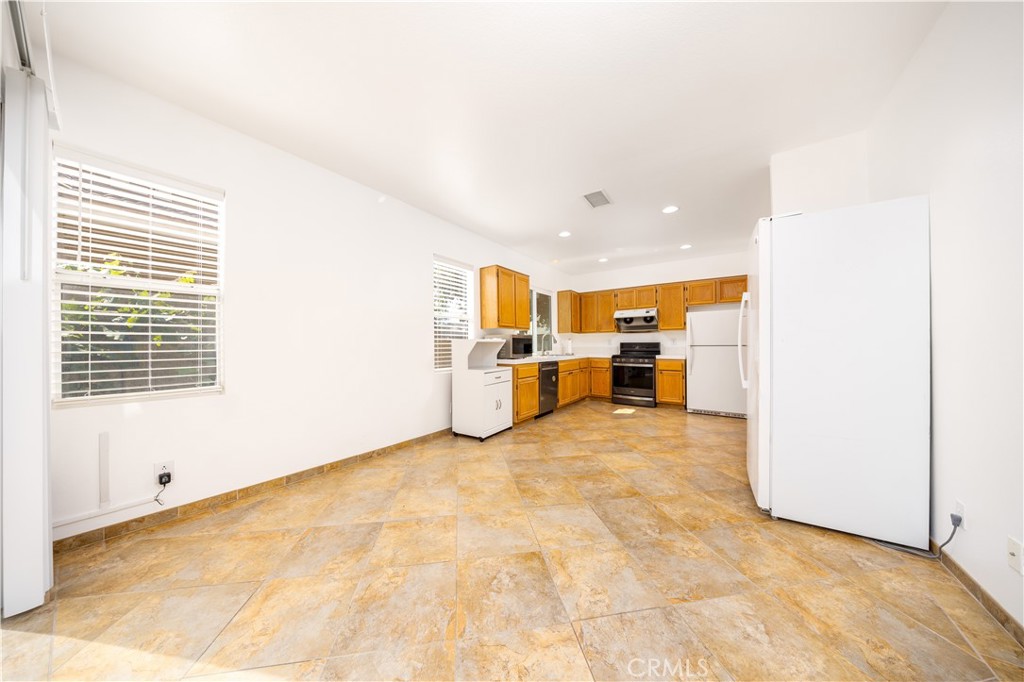 2737 Calle Luna