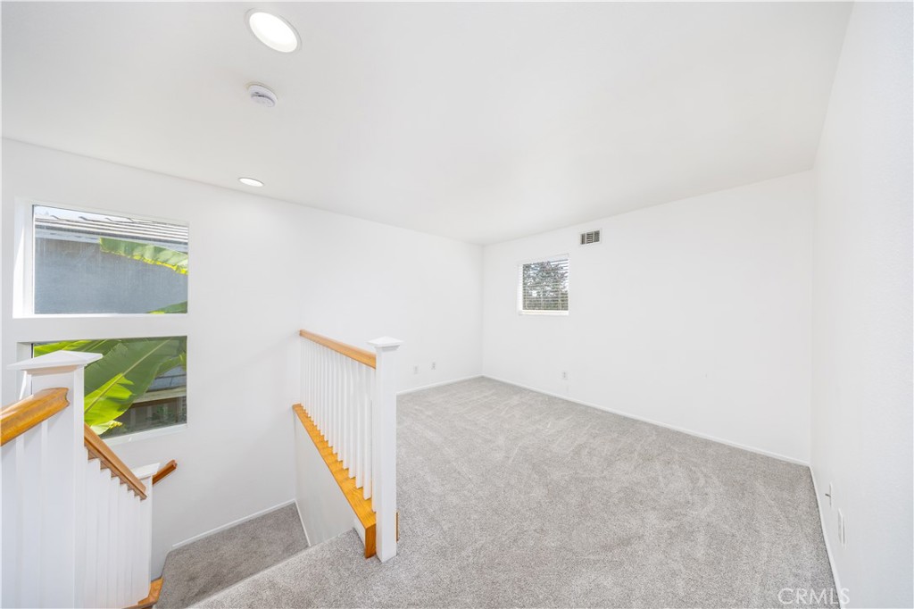 2737 Calle Luna