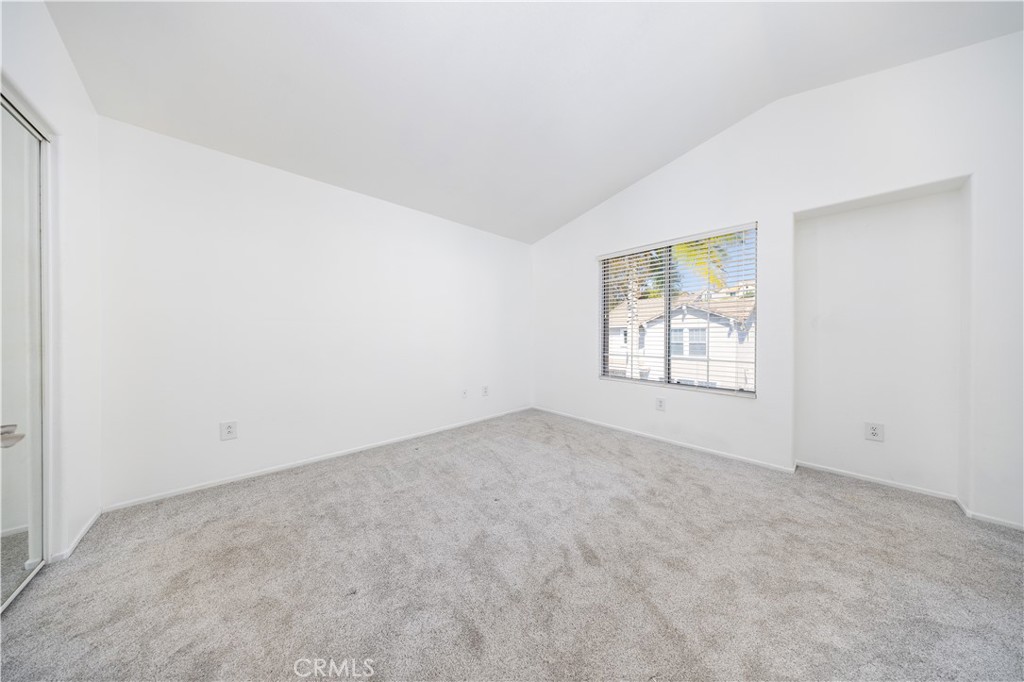 2737 Calle Luna