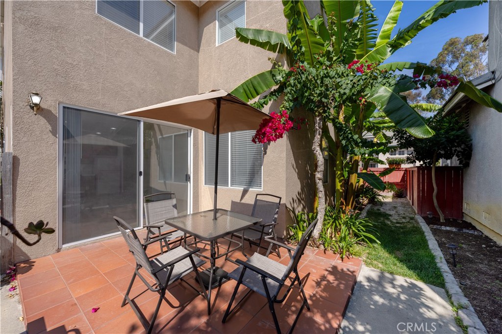 2737 Calle Luna