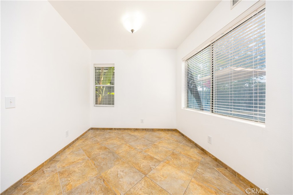 2737 Calle Luna