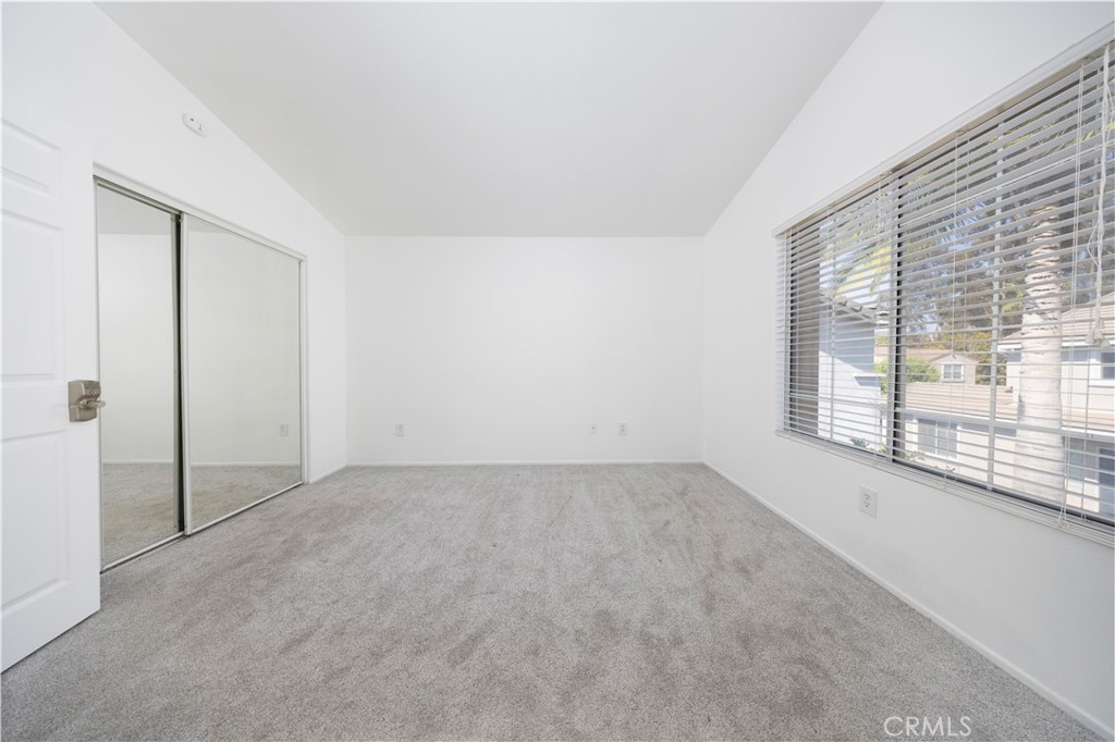 2737 Calle Luna