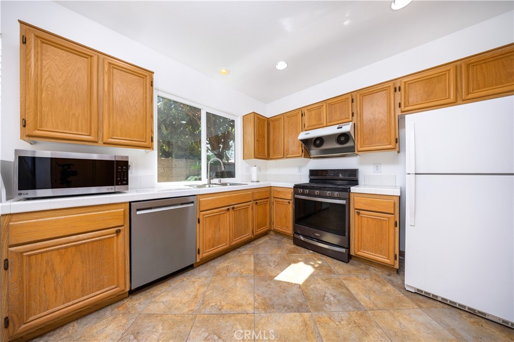 2737 Calle Luna