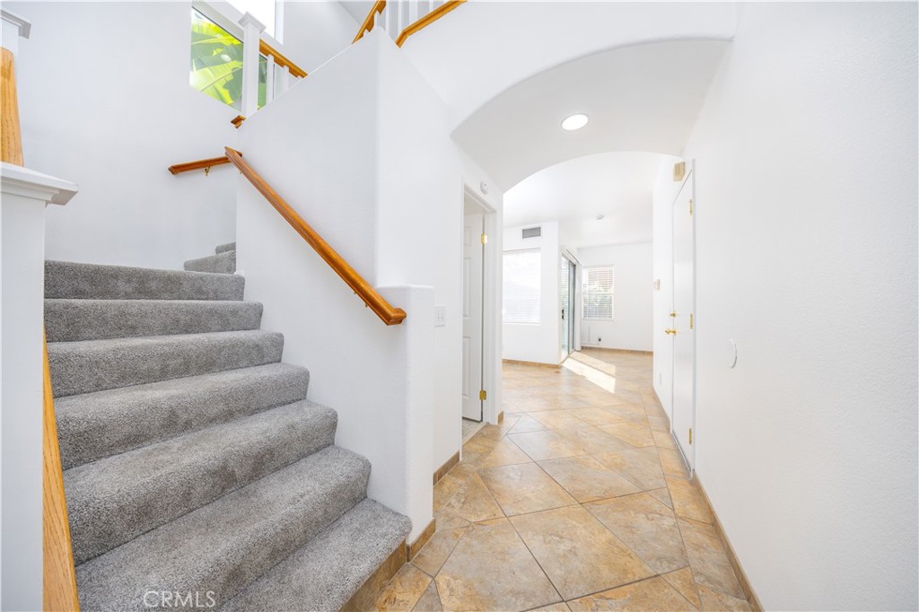 2737 Calle Luna