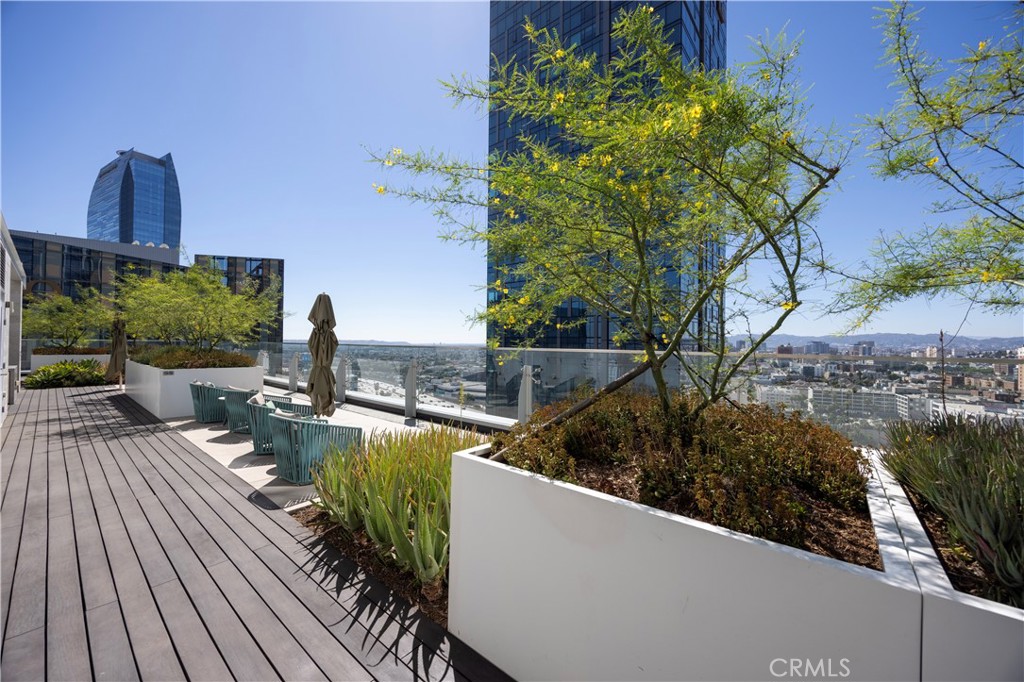 877 Francisco Street 1622