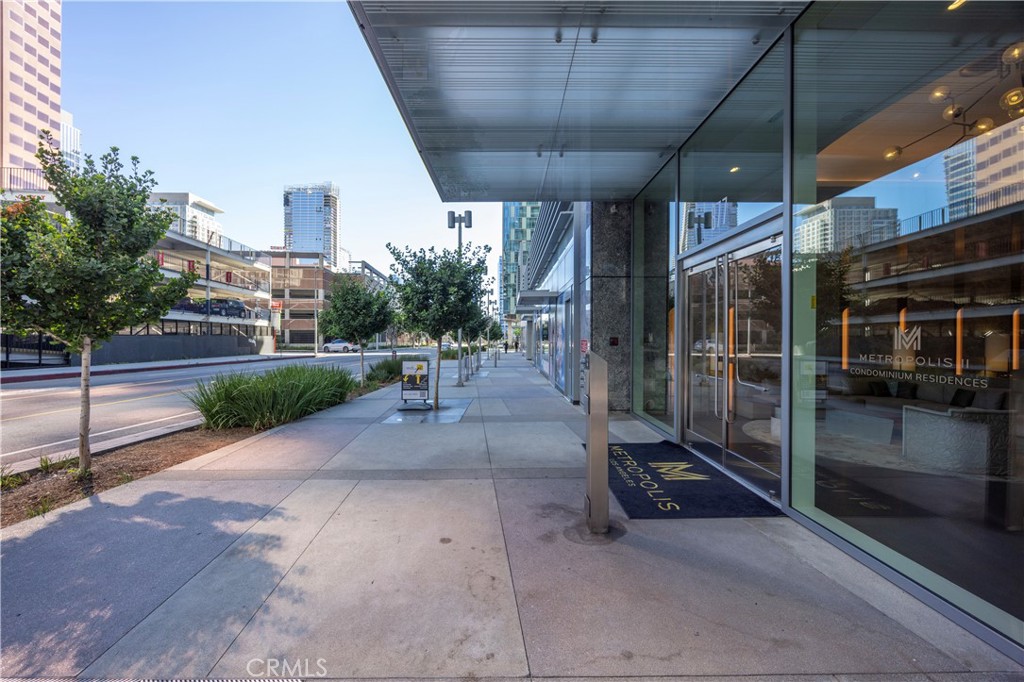 877 Francisco Street 1622