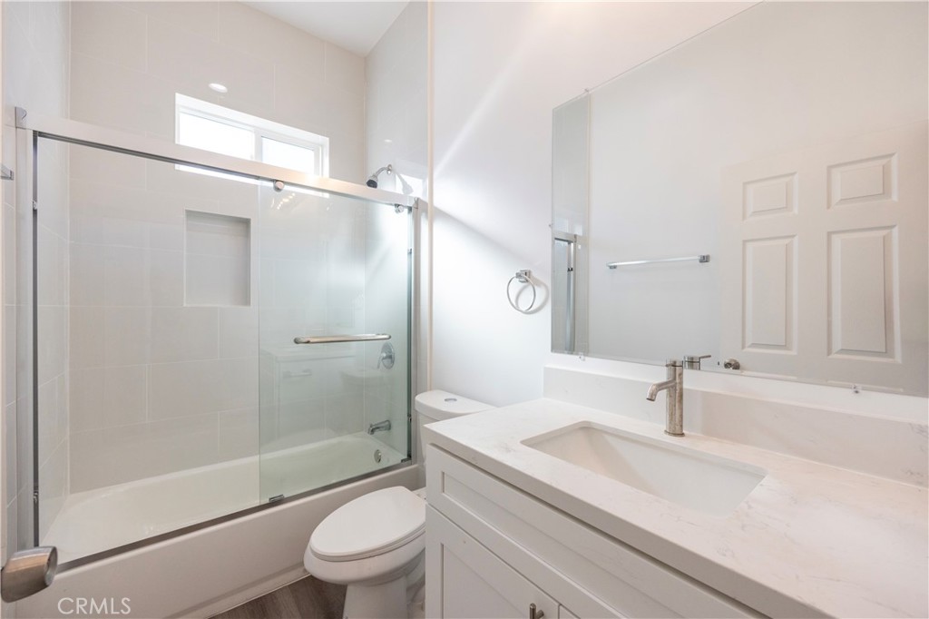 2558 A S 10th Avenue