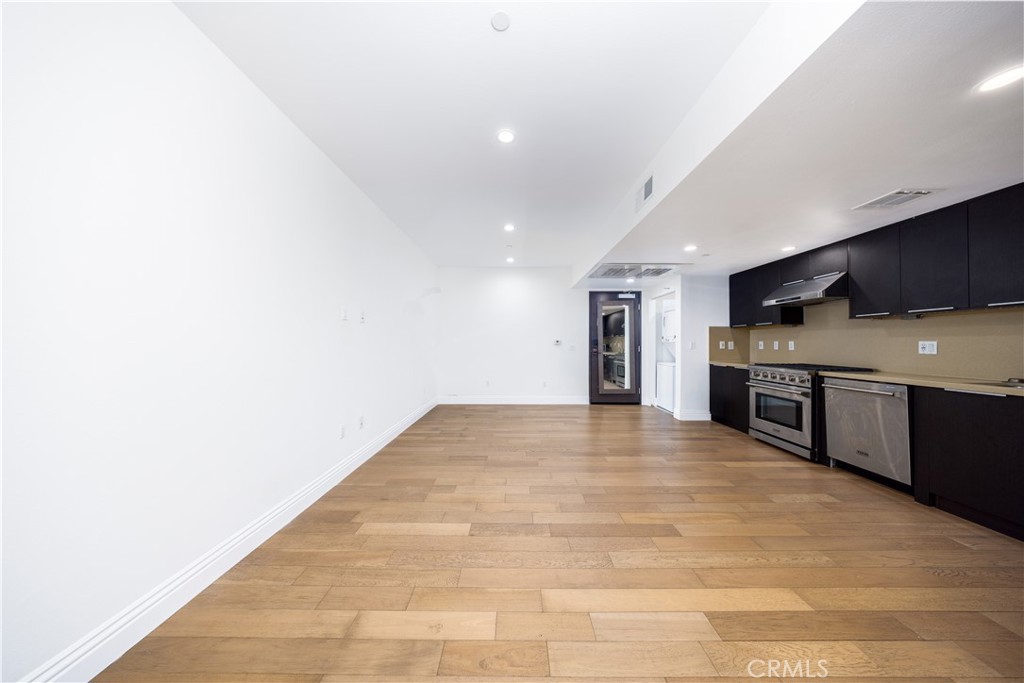 2939 Leeward 305