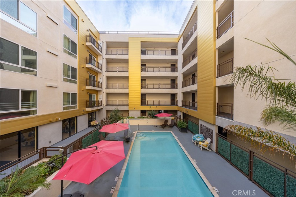 2939 Leeward 305