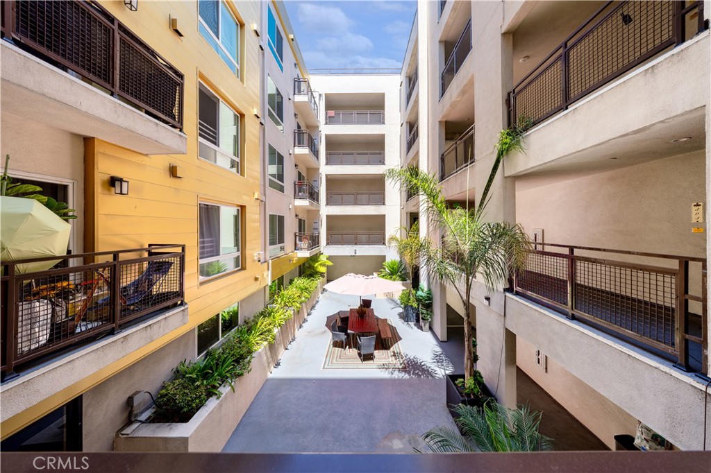 2939 Leeward 305
