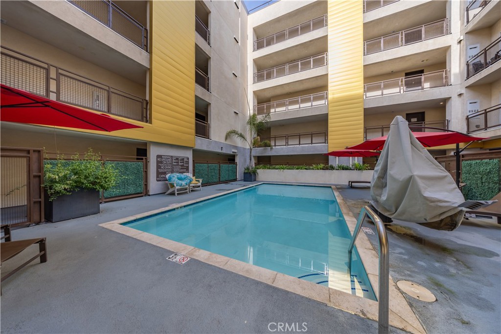 2939 Leeward 305
