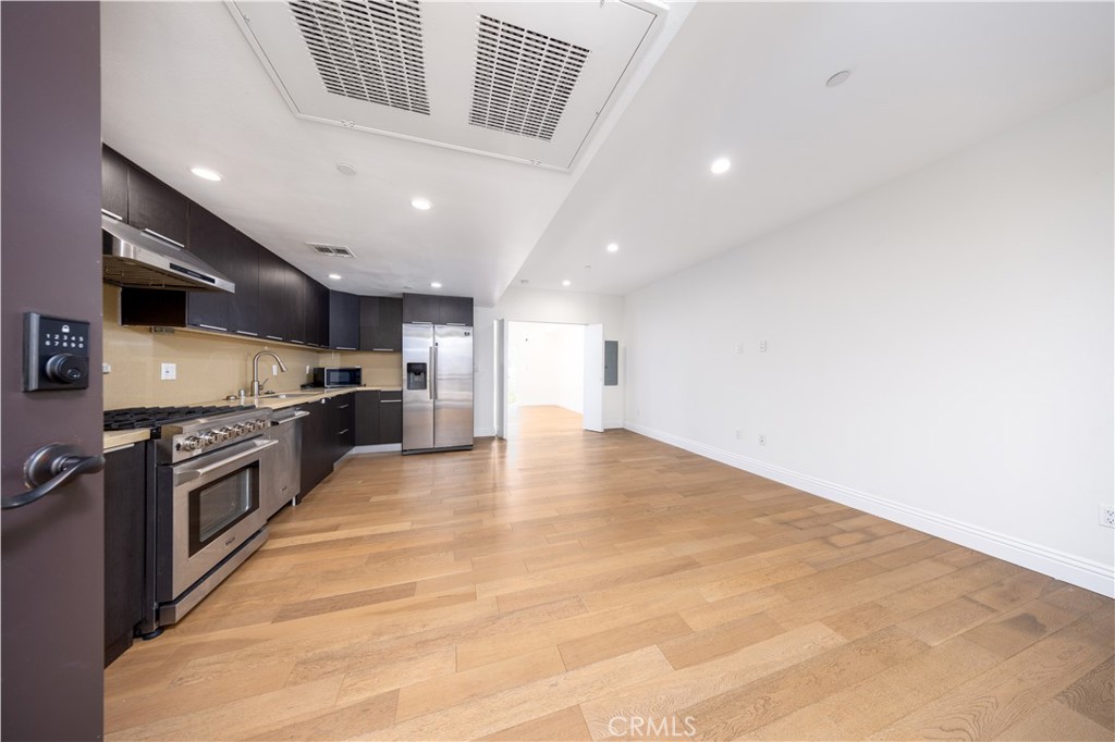 2939 Leeward 305