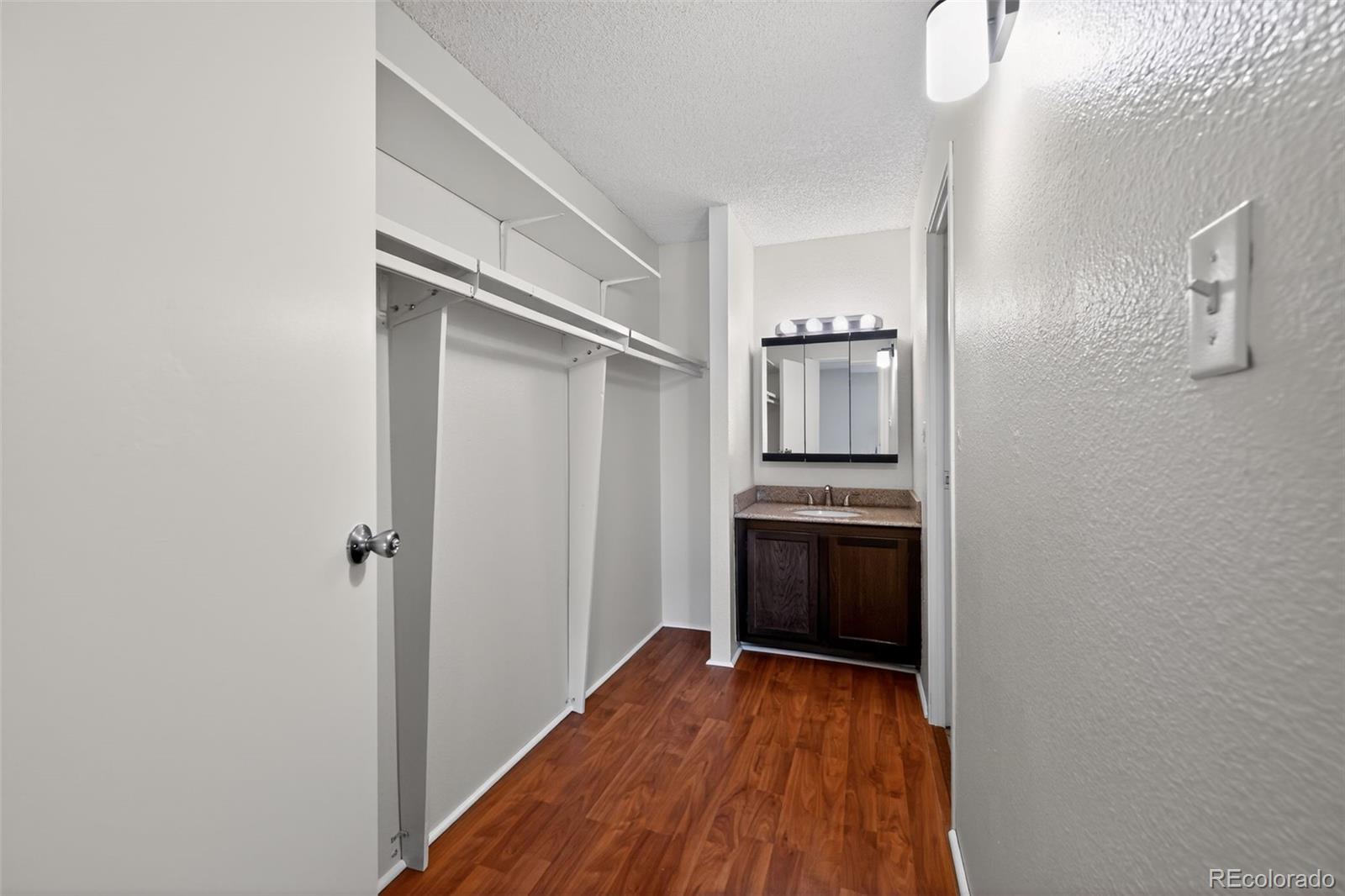 1350 Golden Circle Unit: 211