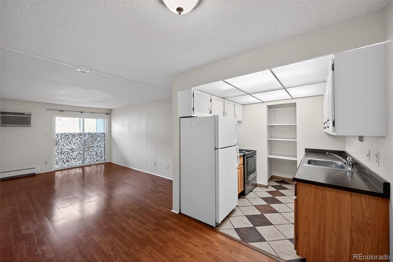 1350 Golden Circle Unit: 211