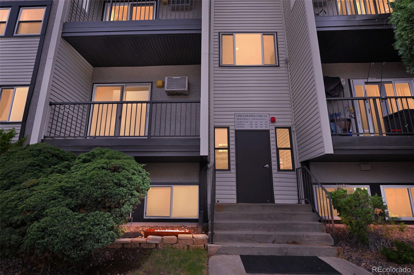 1350 Golden Circle Unit: 211