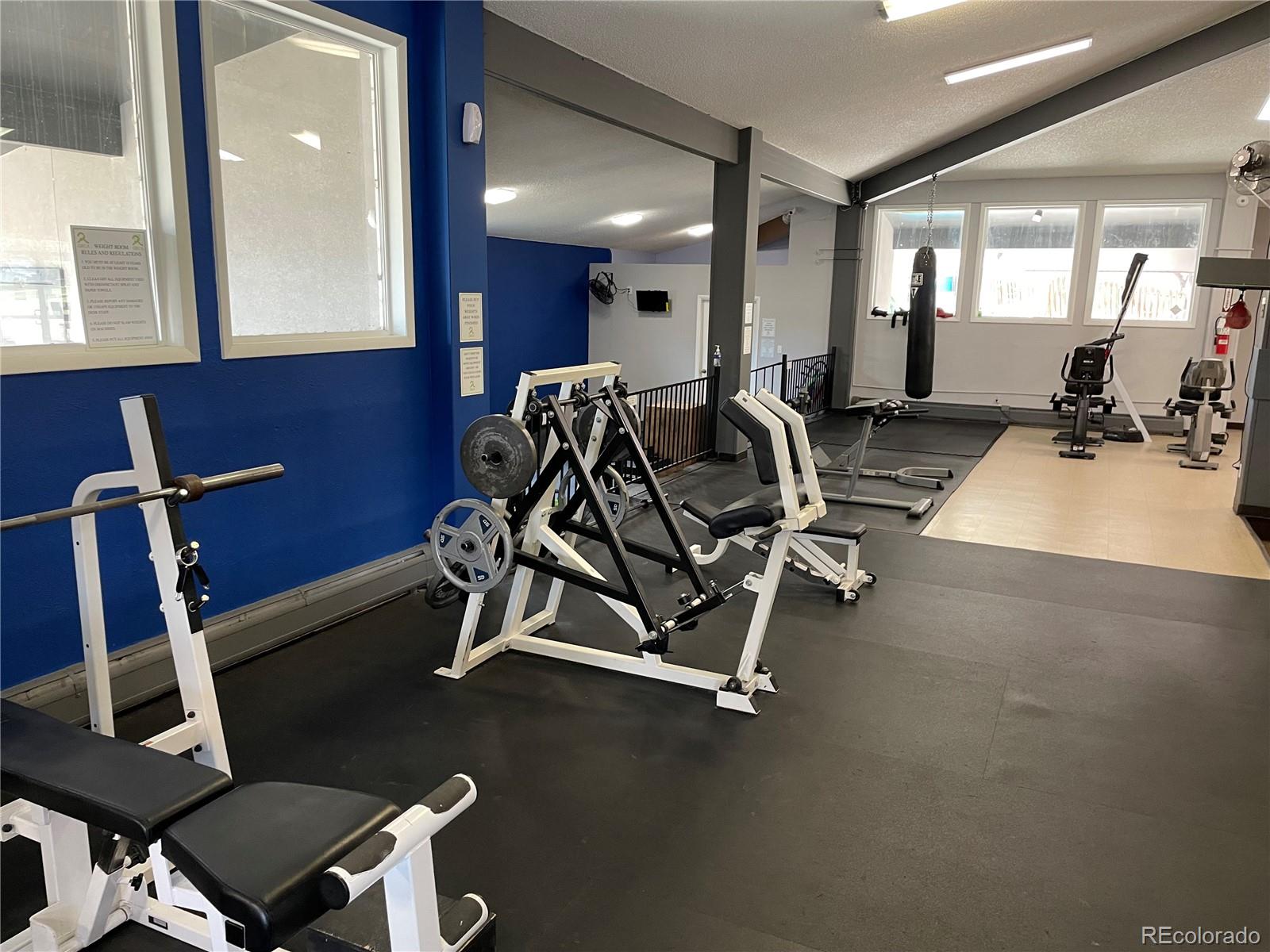 1350 Golden Circle Unit: 211