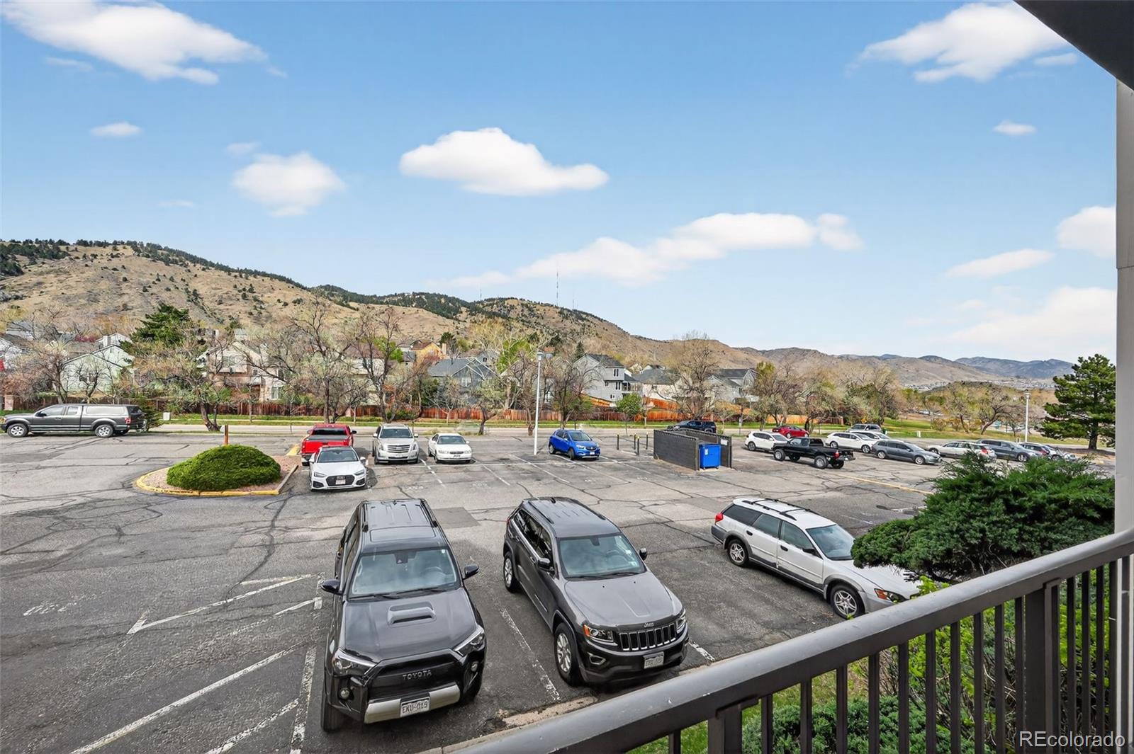 1350 Golden Circle Unit: 211