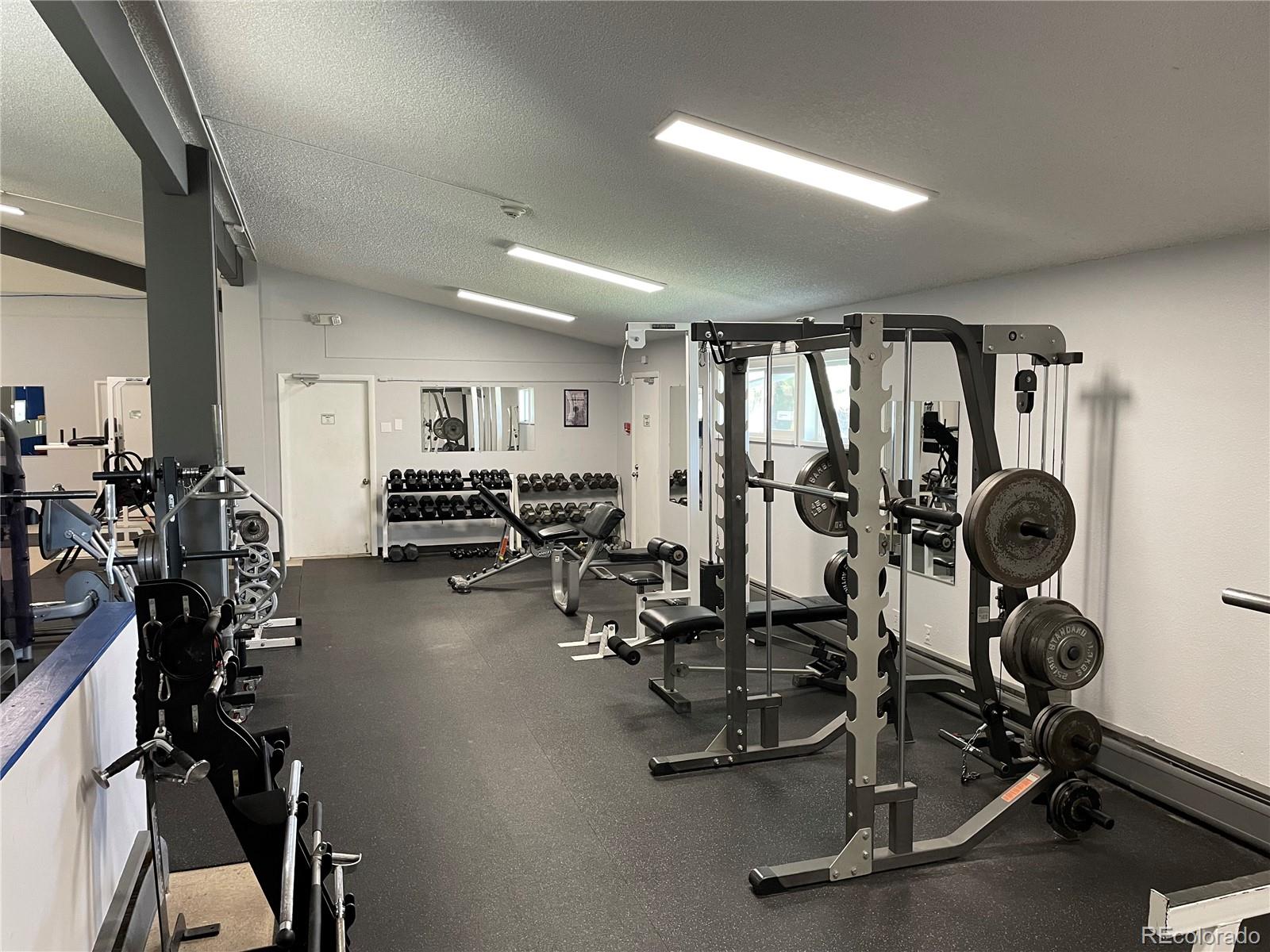 1350 Golden Circle Unit: 211