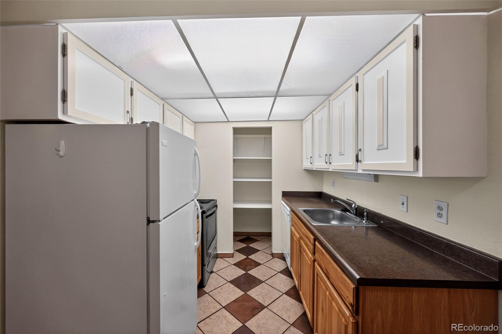 1350 Golden Circle Unit: 211