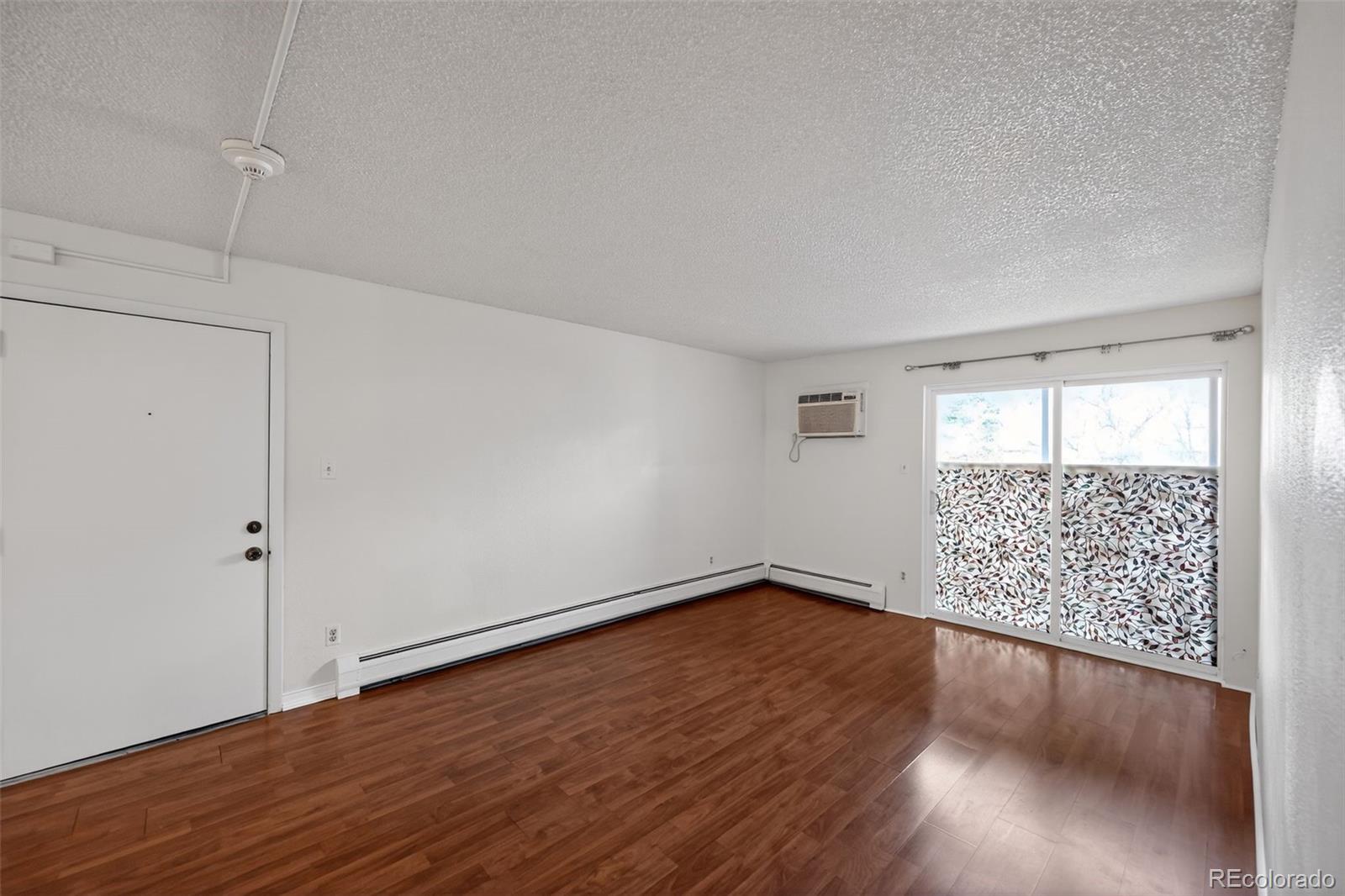 1350 Golden Circle Unit: 211