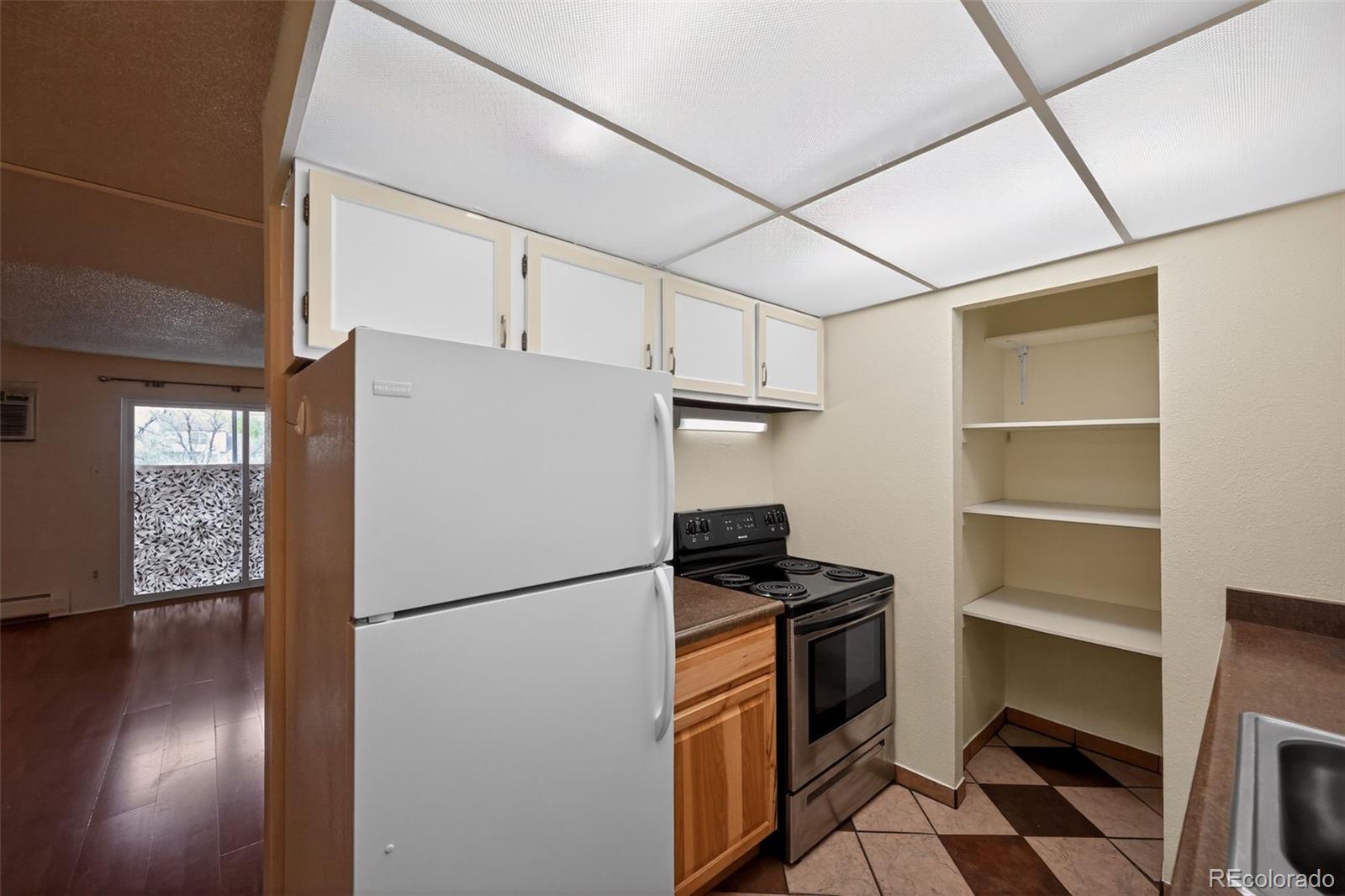 1350 Golden Circle Unit: 211