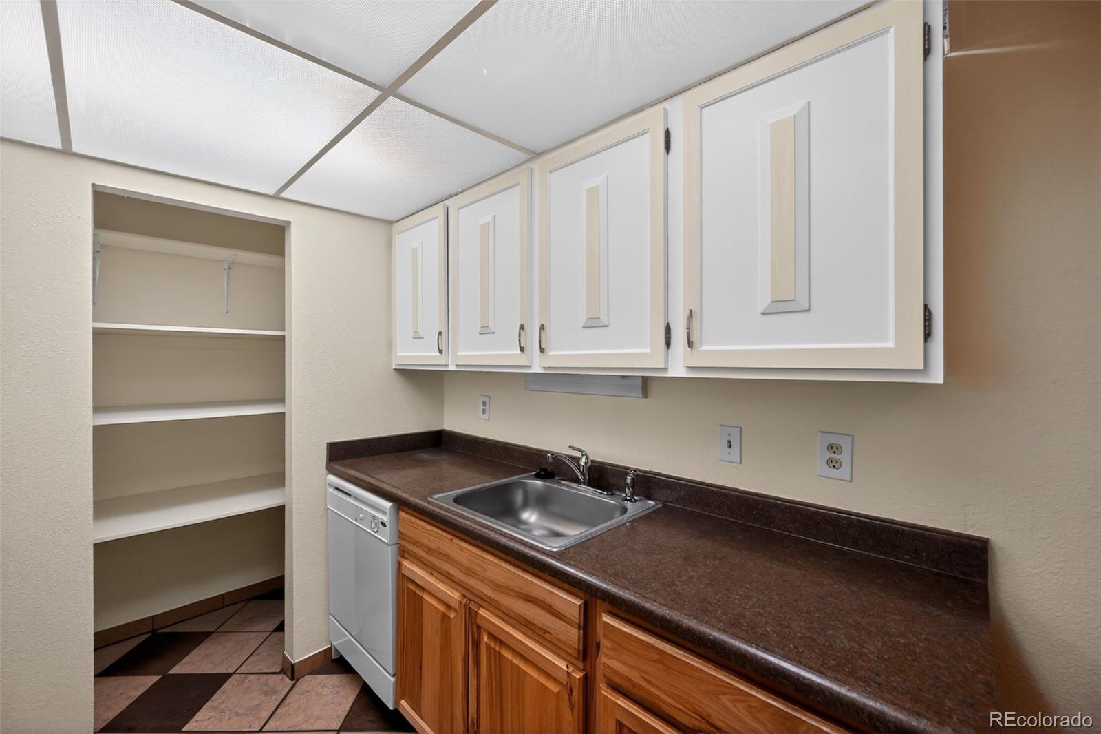 1350 Golden Circle Unit: 211