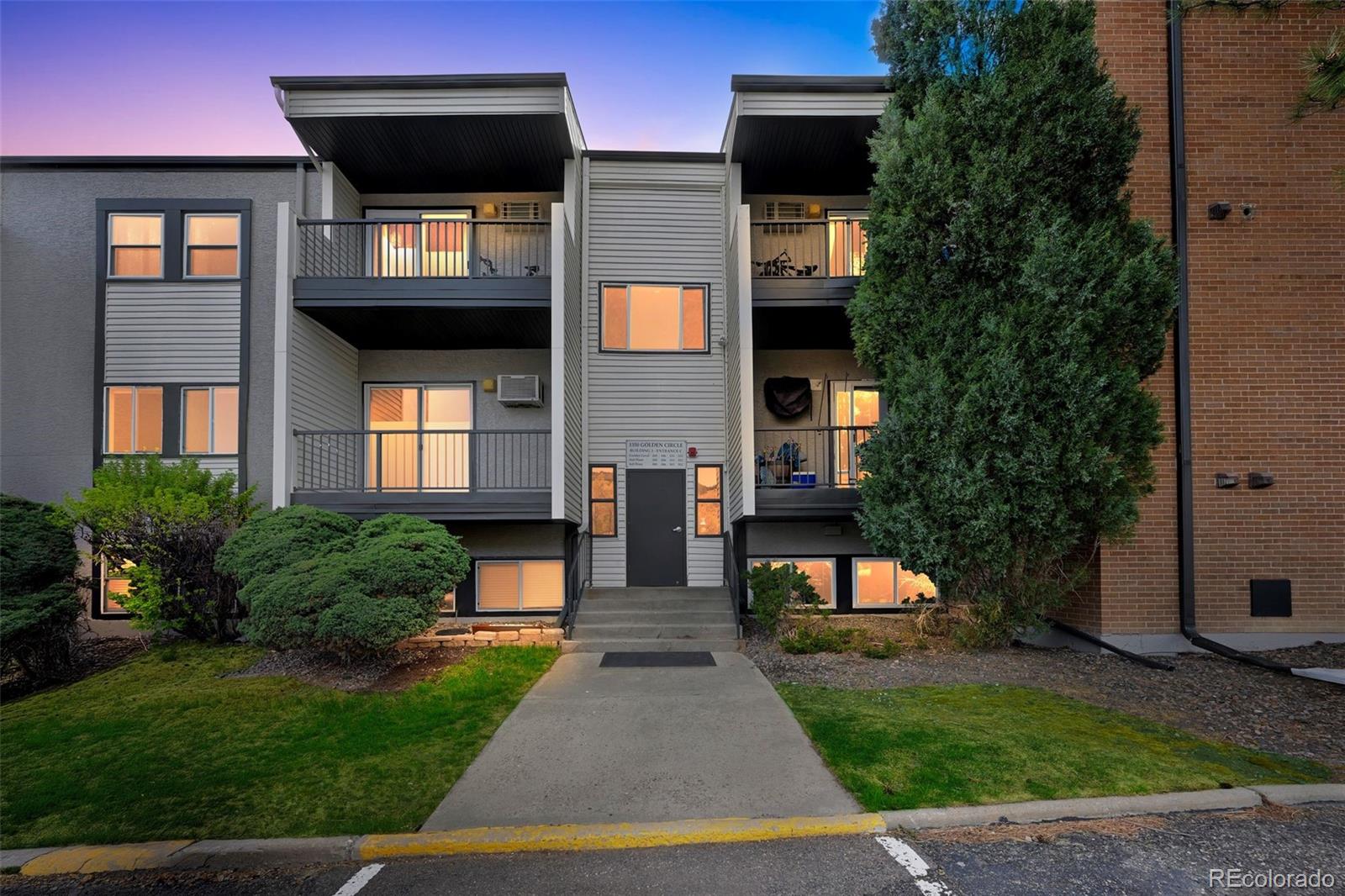 1350 Golden Circle Unit: 211