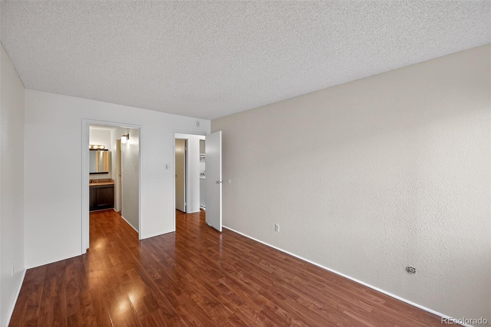 1350 Golden Circle Unit: 211
