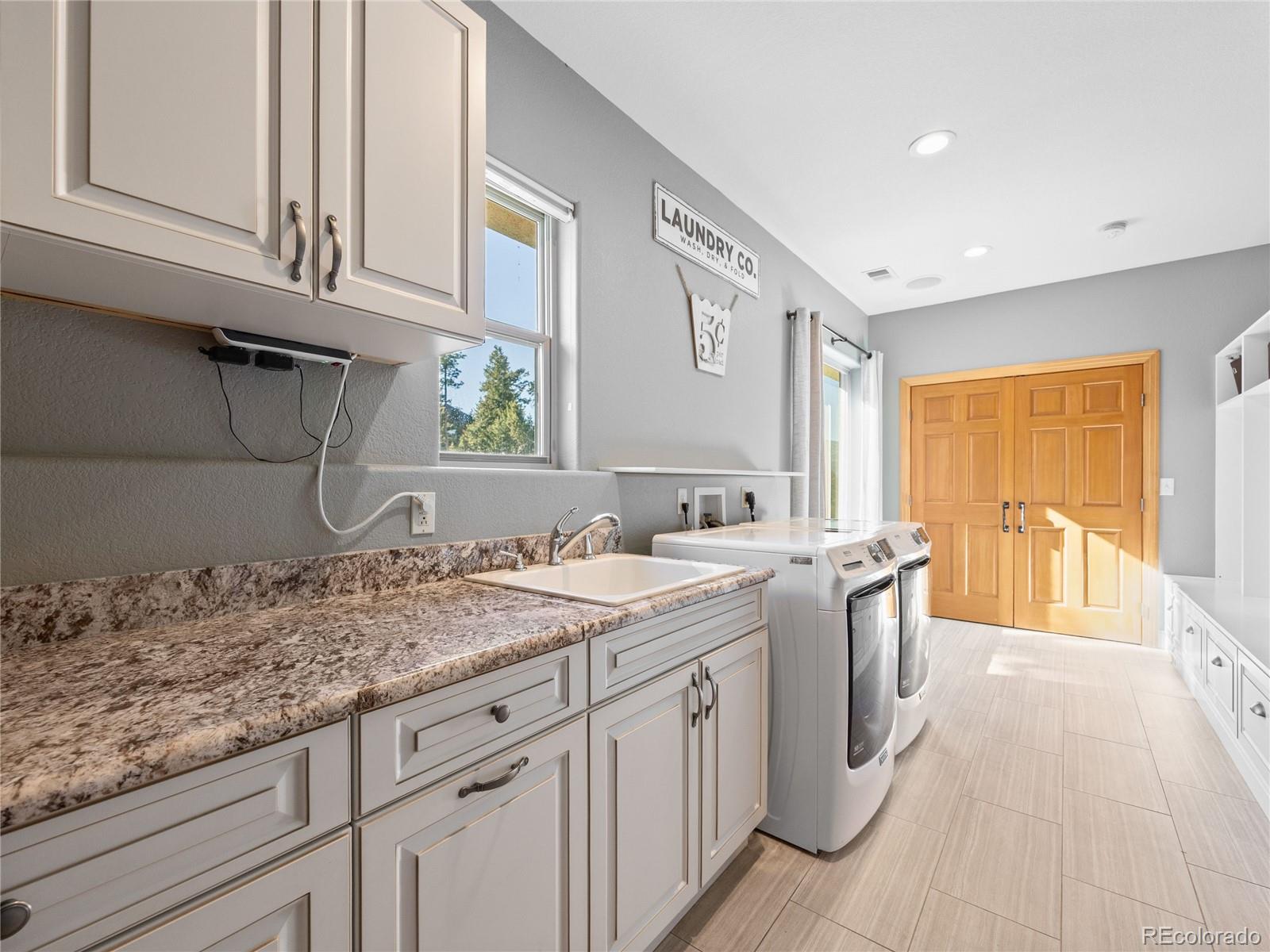 6913 Granite Crag Circle