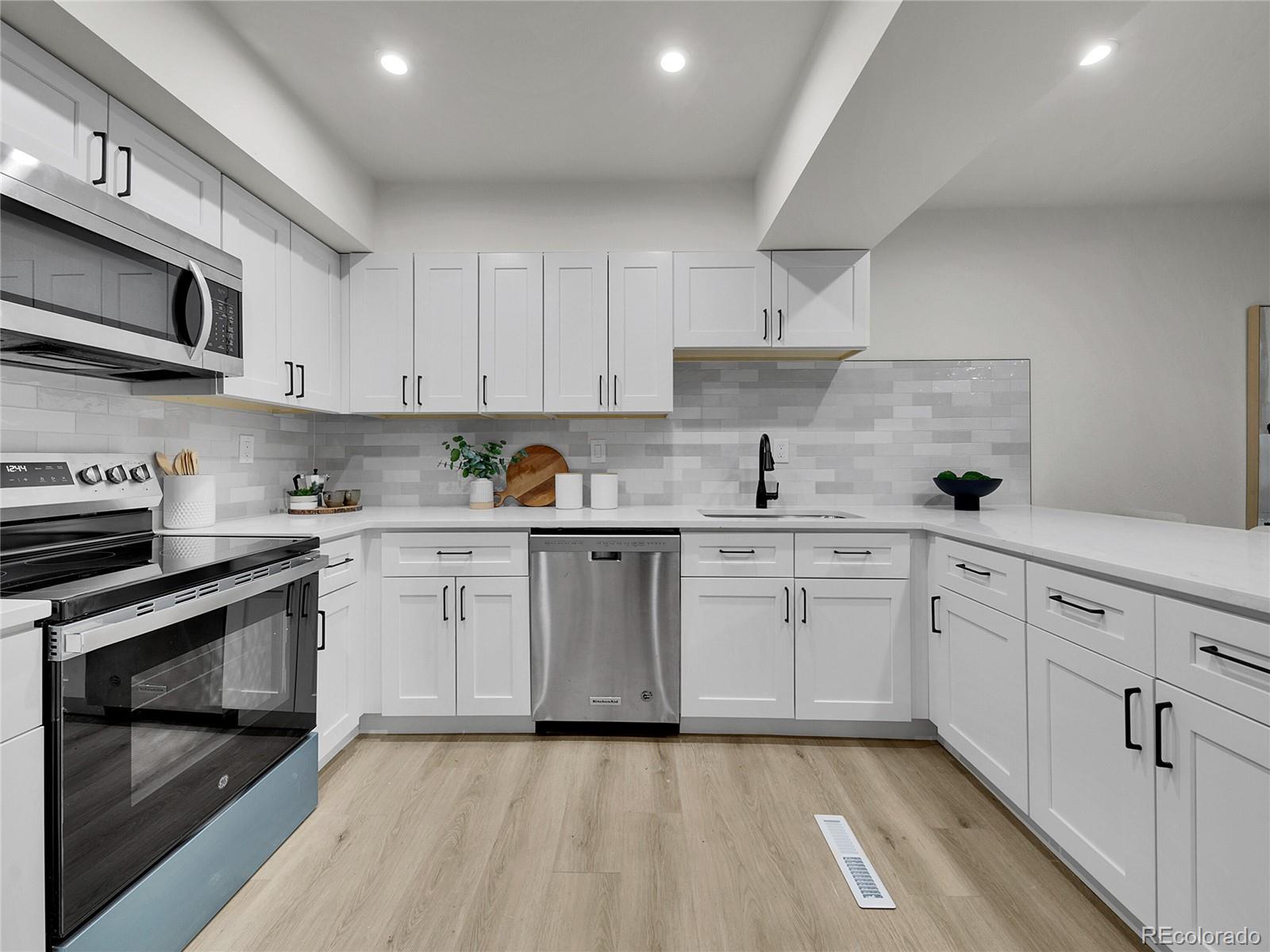 3532 S HillCrest Drive Unit: #2
