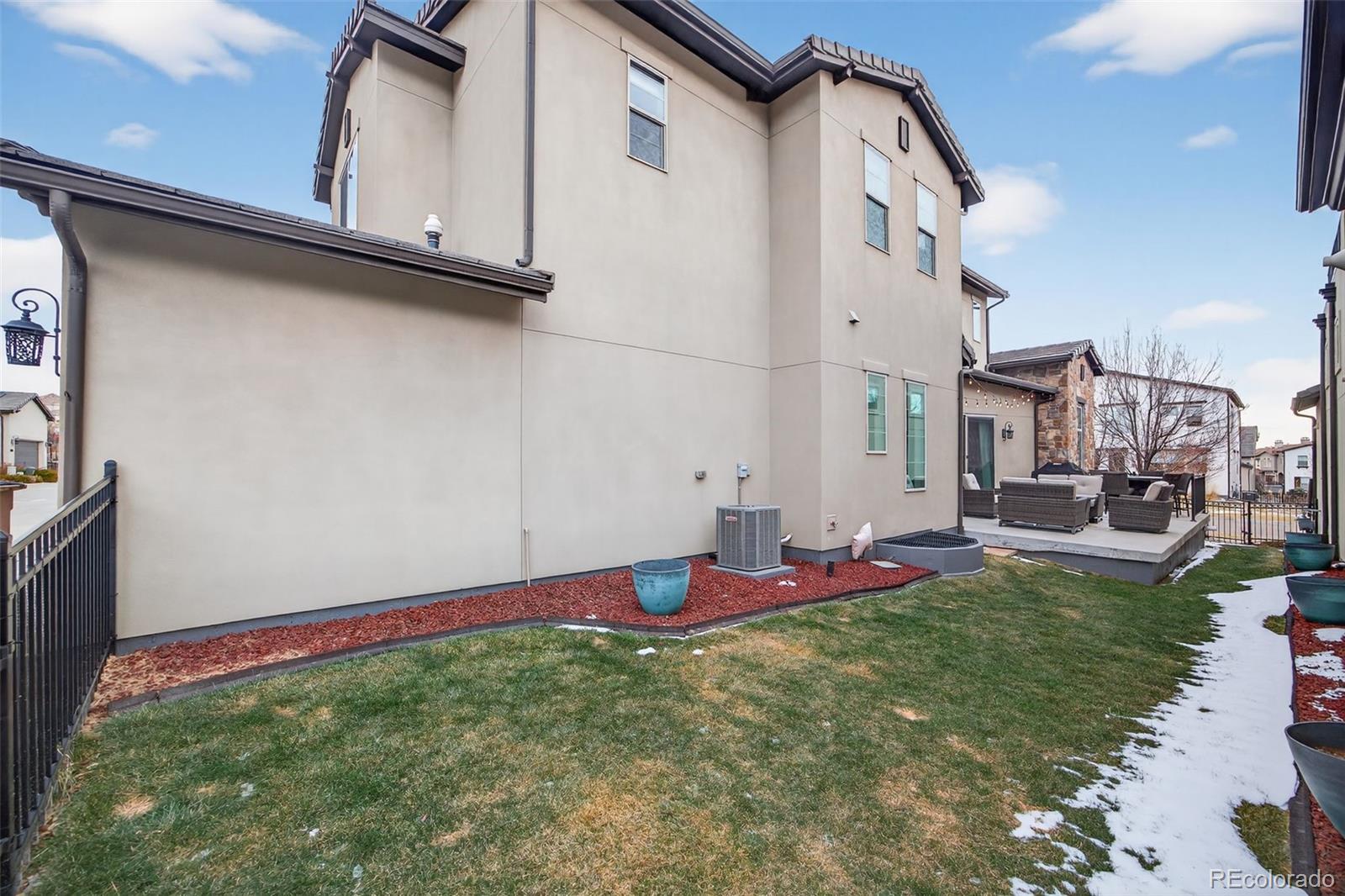 15527 W La Salle Place