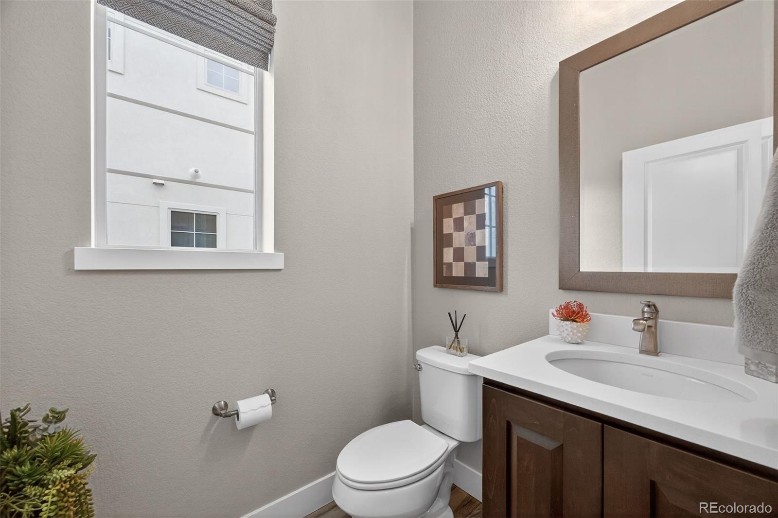 15527 W La Salle Place