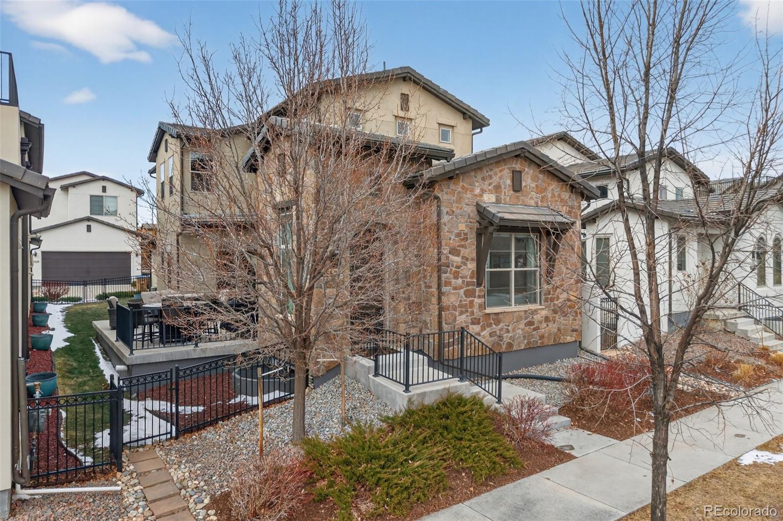 15527 W La Salle Place