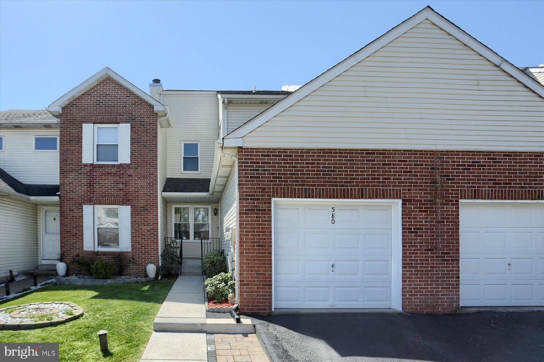 580 S Mount Vernon Cir