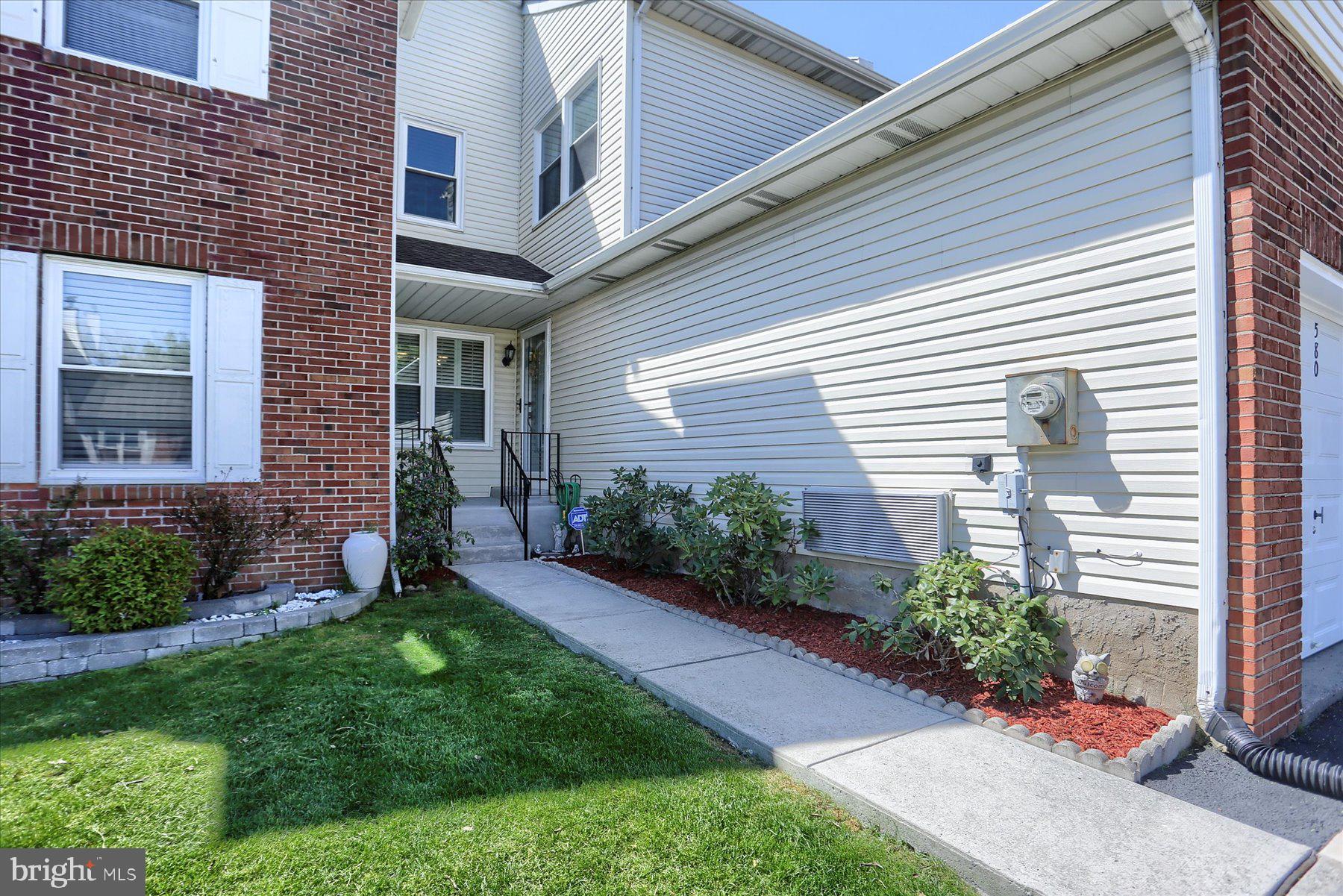 580 S Mount Vernon Cir